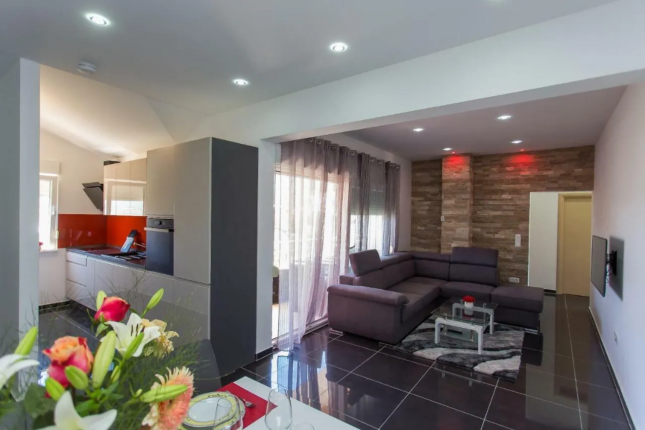 Apartment Marija 2 Near Split Kastela 0*,  Croatia