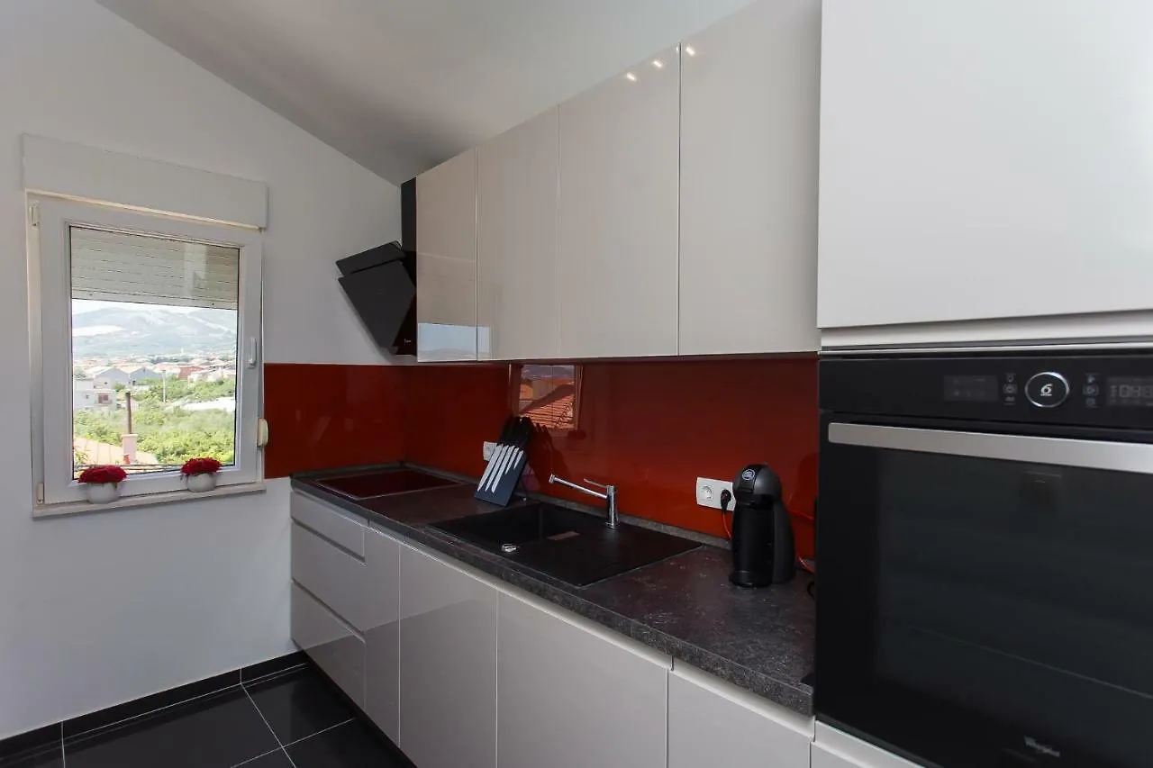 Apartment Marija 2 Near Split Kastela